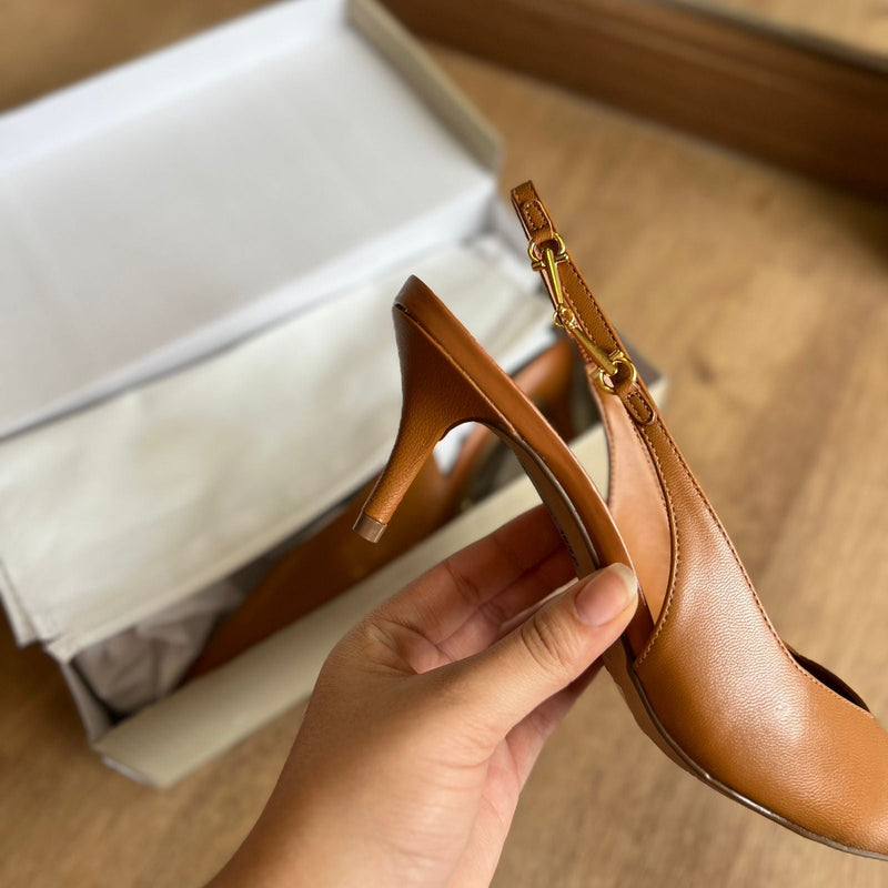 Scarpin Arezzo Couro Slingback Detalhe Metal A127570089
