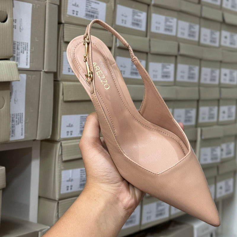 Scarpin Arezzo Couro Slingback Detalhe Metal A127570089