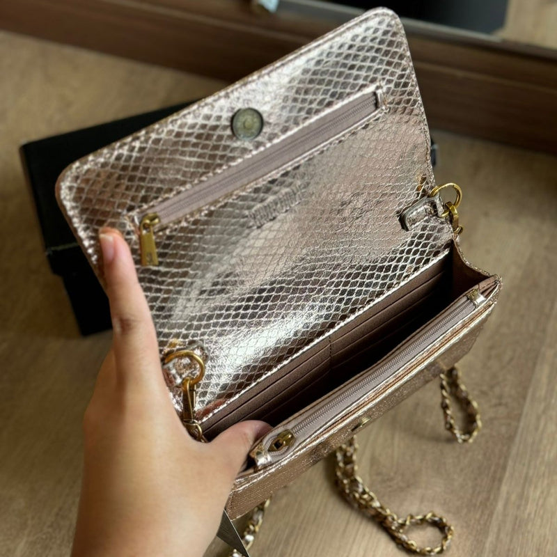 Bolsa Santa Lolla Material Metalizado e Floater Alça Transversal 0470.4597
